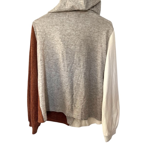 Hem & Thread Colorblock Knit Sweater - Picture 3 of 4